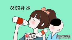 孩子咳嗽并停止服药。让我们舔痰，用肺咳嗽，