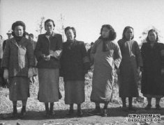 日本投降后，10万日本妇女留在中国。他们去哪儿