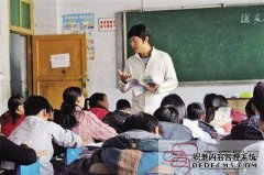突然找工作的工业大学毕业生突然失去联系。有