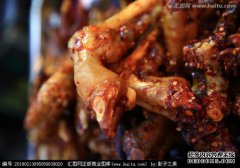 霍思燕想穿上一块小羊皮保暖。