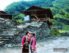 古代和尚是彝族，他现在居住在四川北部的自治