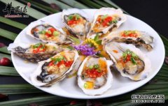 丹麦人喜欢生牡蛎配柠檬和塔巴斯科酱