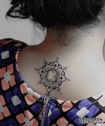 [脖子后面的凉]